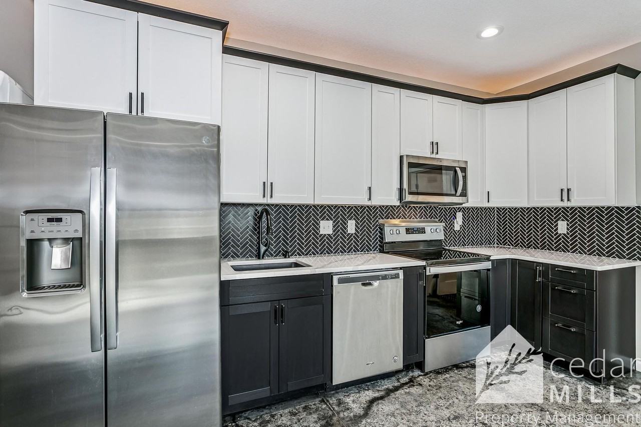 109 N Main St - Photo 6 of 11