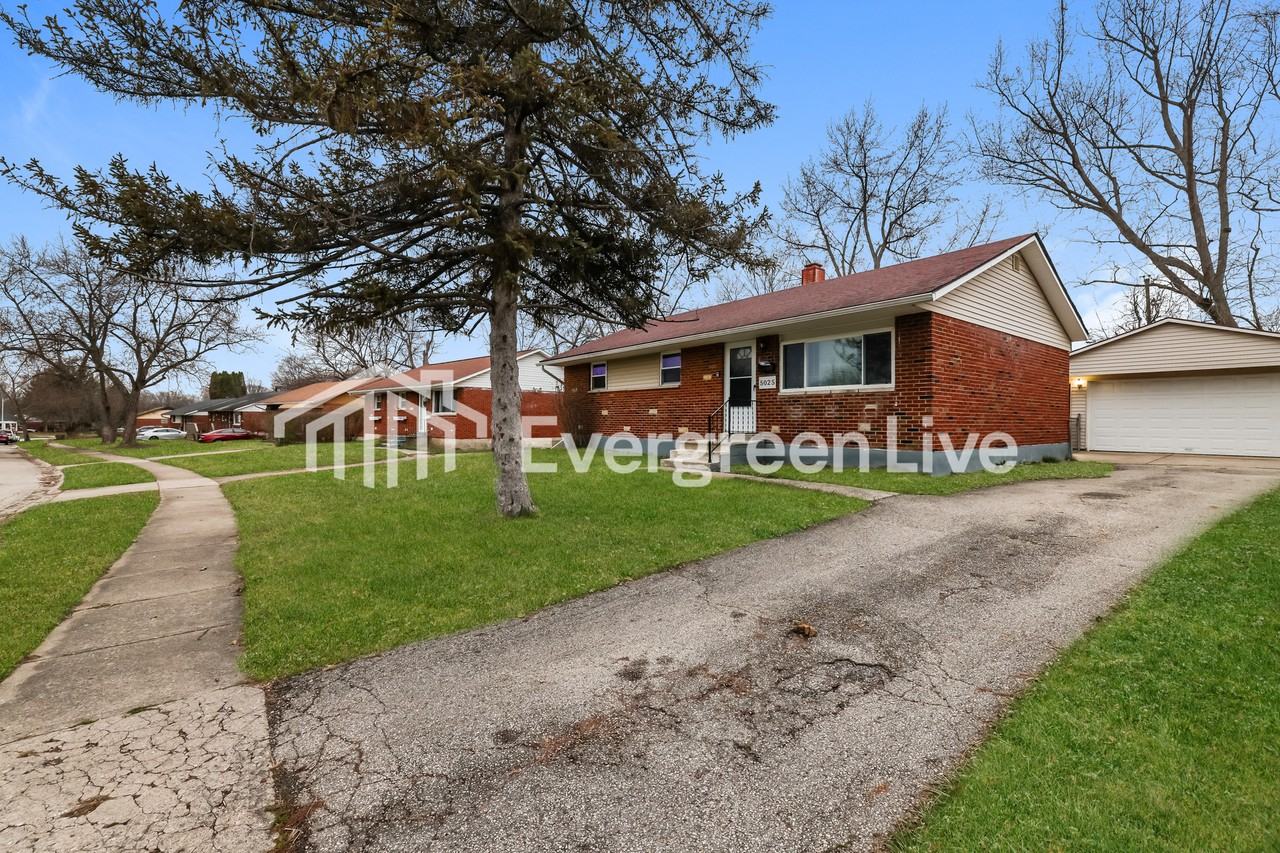 5025 Ballard Dr - Photo 3 of 16