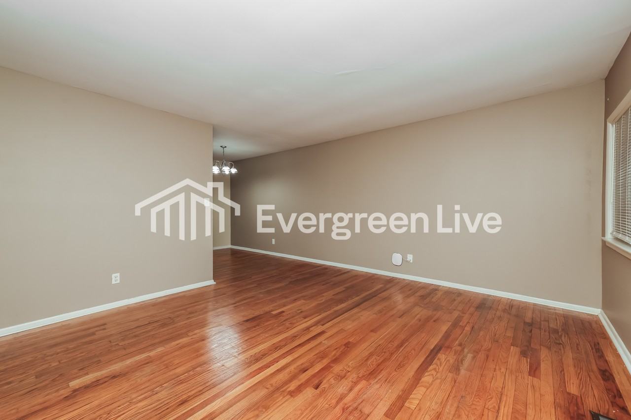 5025 Ballard Dr - Photo 4 of 16