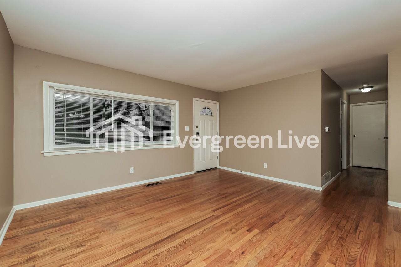 5025 Ballard Dr - Photo 6 of 16