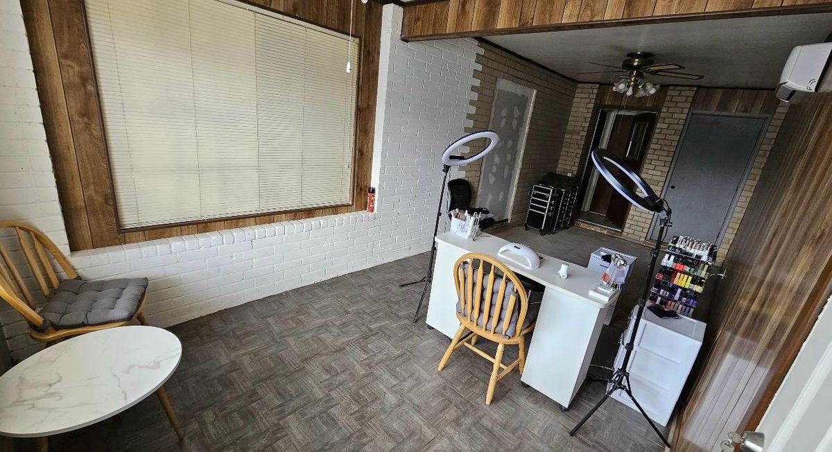 713 Lariat Loop - Photo 2 of 4