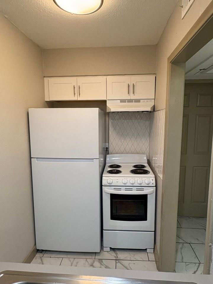 Spanish Point Apartments - Photo 2 of 7