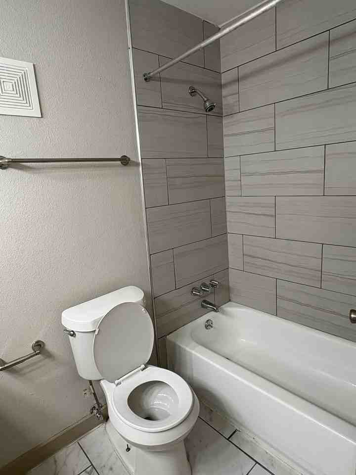 Spanish Point Apartments - Photo 3 of 7