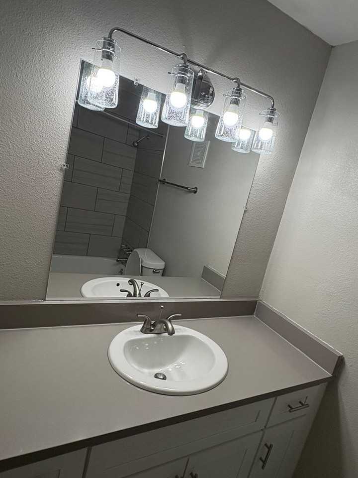 Spanish Point Apartments - Photo 4 of 7