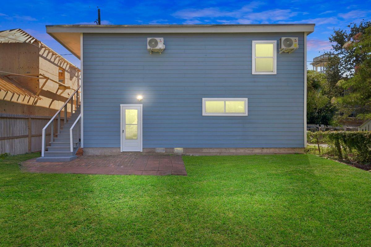 1415 Avenue H - Photo 2 of 35