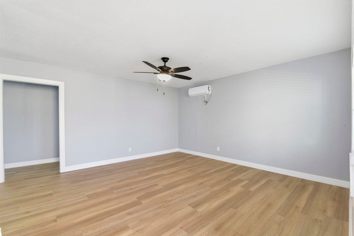 1415 Avenue H - Photo 3 of 35