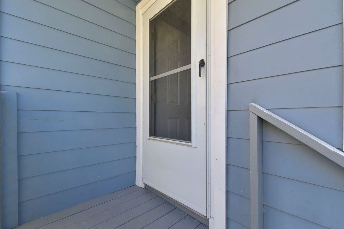 1415 Avenue H - Photo 4 of 35