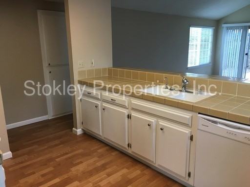 2218 Daffodil Dr - Photo 3 of 18