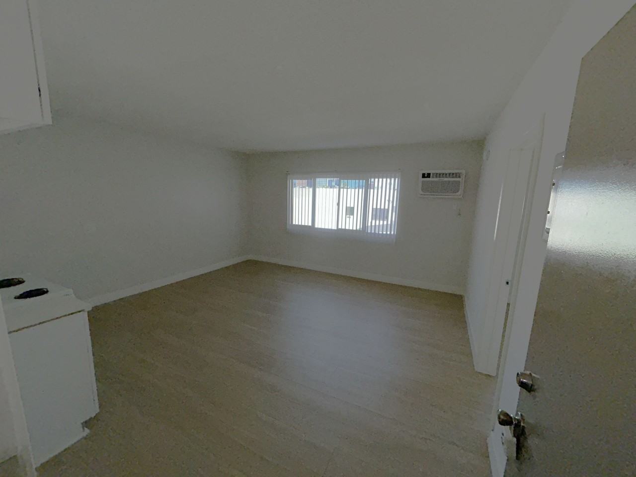 3118 - 855 South Ardmore Avenue - Photo 4 of 13