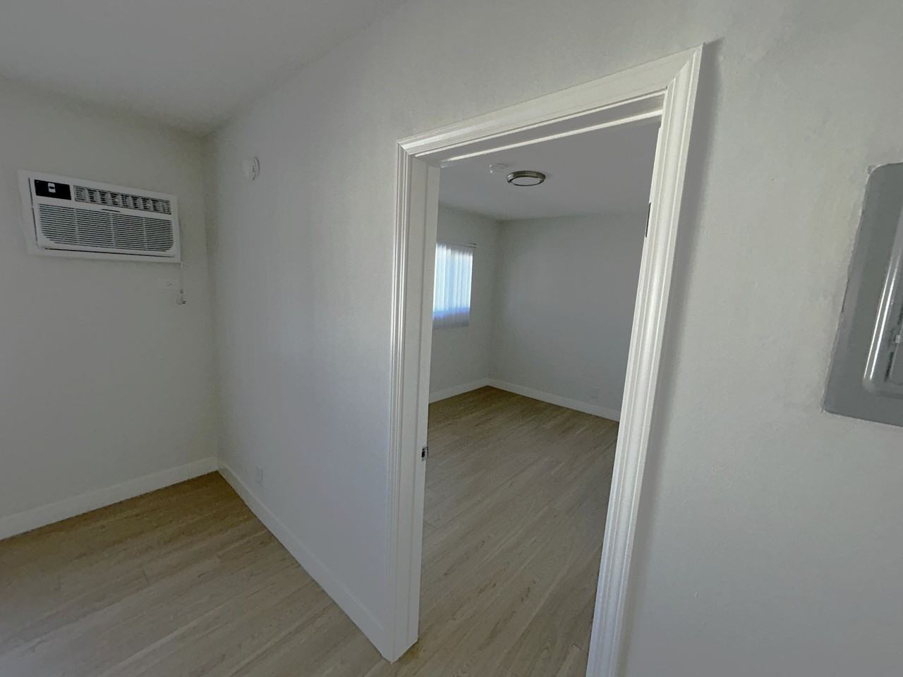 3118 - 855 South Ardmore Avenue - Photo 7 of 13