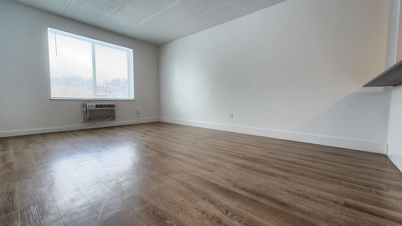 The Andrew - Photo 3 of 18