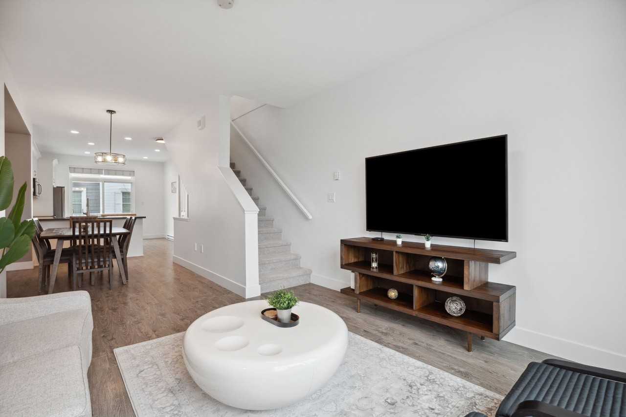 16228 16 Ave - Photo 3 of 38