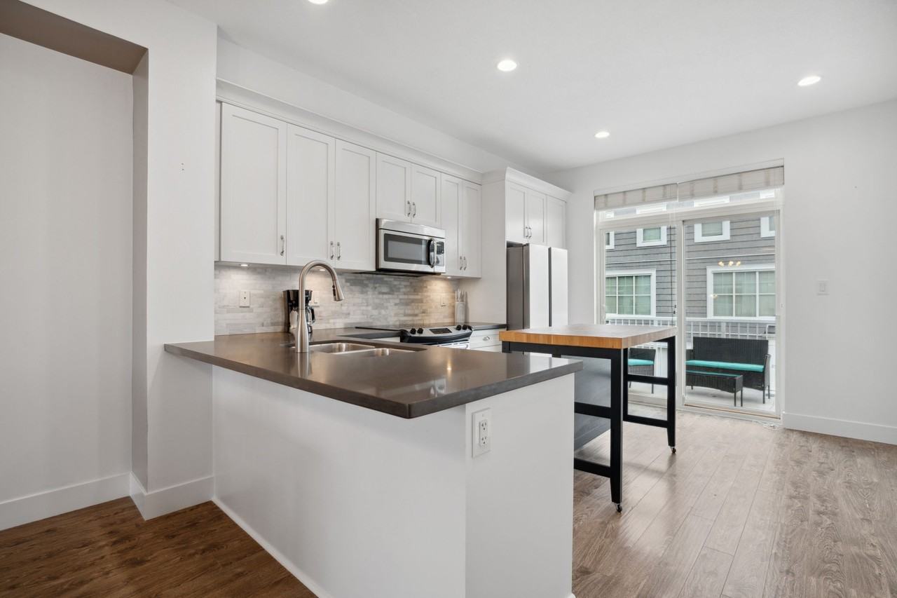 16228 16 Ave - Photo 4 of 38