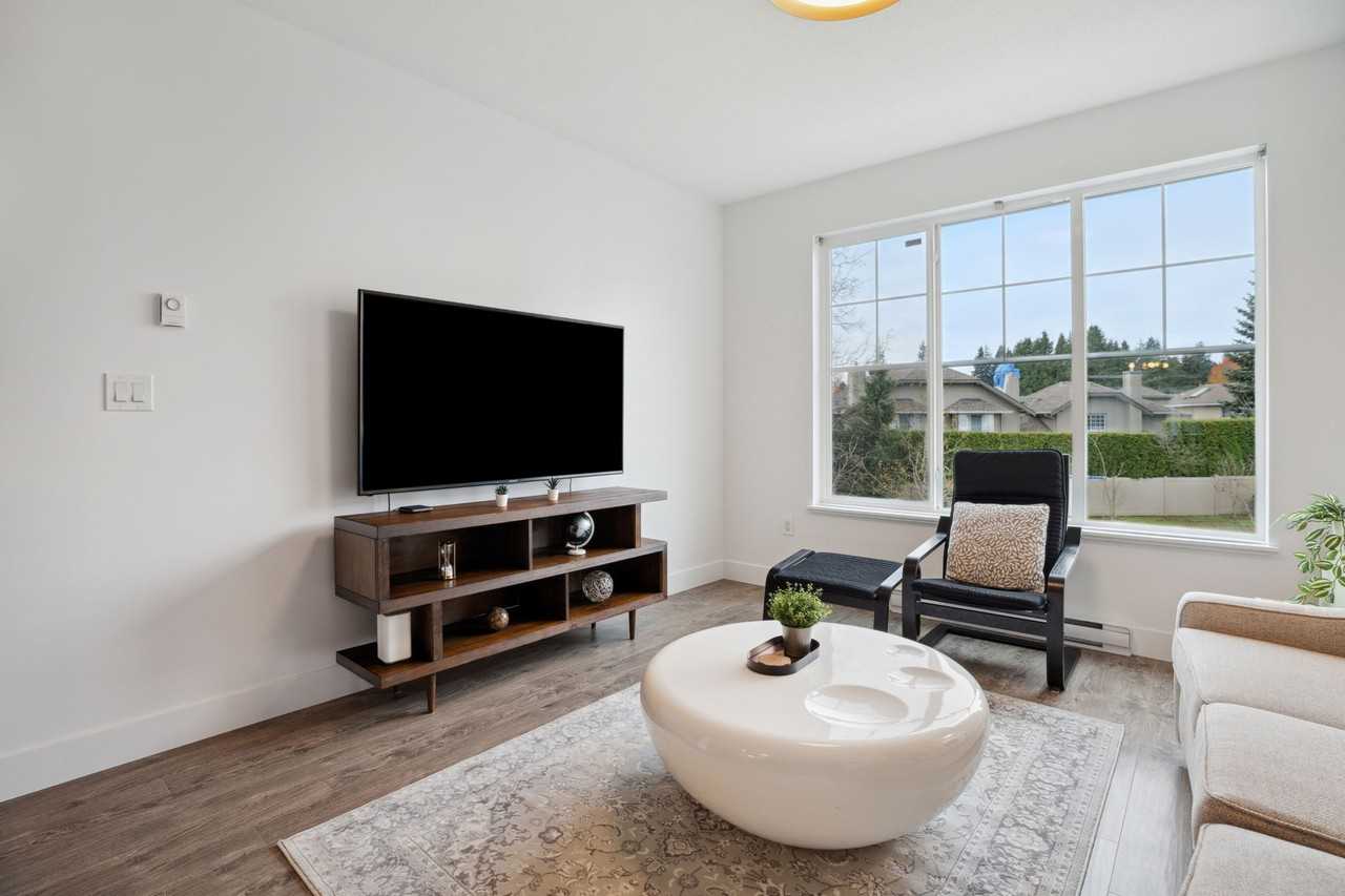 16228 16 Ave - Photo 5 of 38