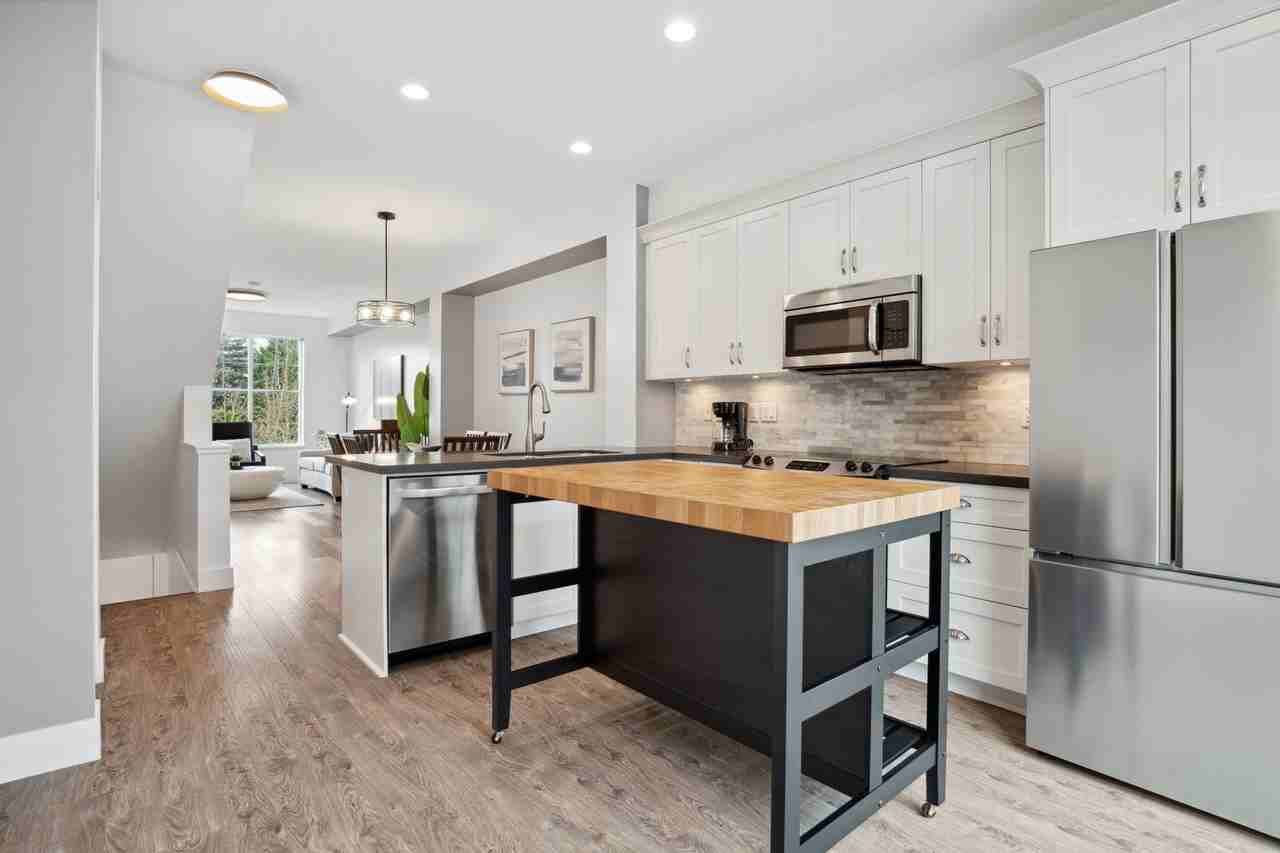 16228 16 Ave - Photo 7 of 38