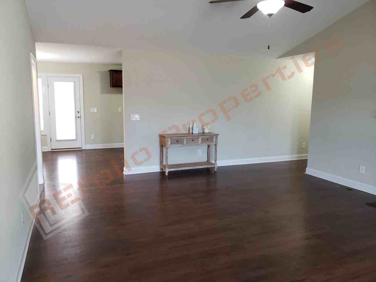 240 Oxfordshire Dr - Photo 5 of 23