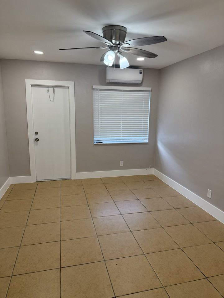 749 NE 13TH CT - Photo 4 of 4