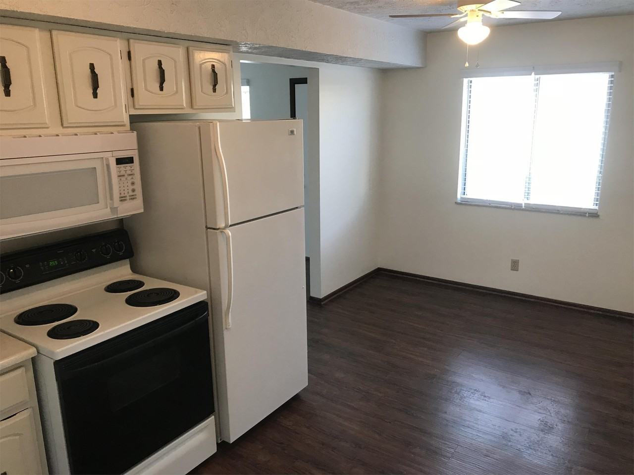 6450 FARMDALE RD - Photo 2 of 10