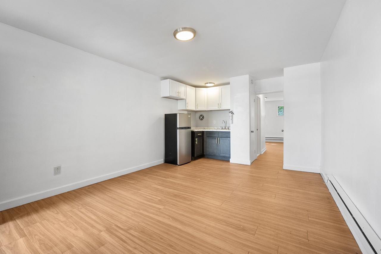 2020 Woodlynne Avenue - Photo 2 of 6