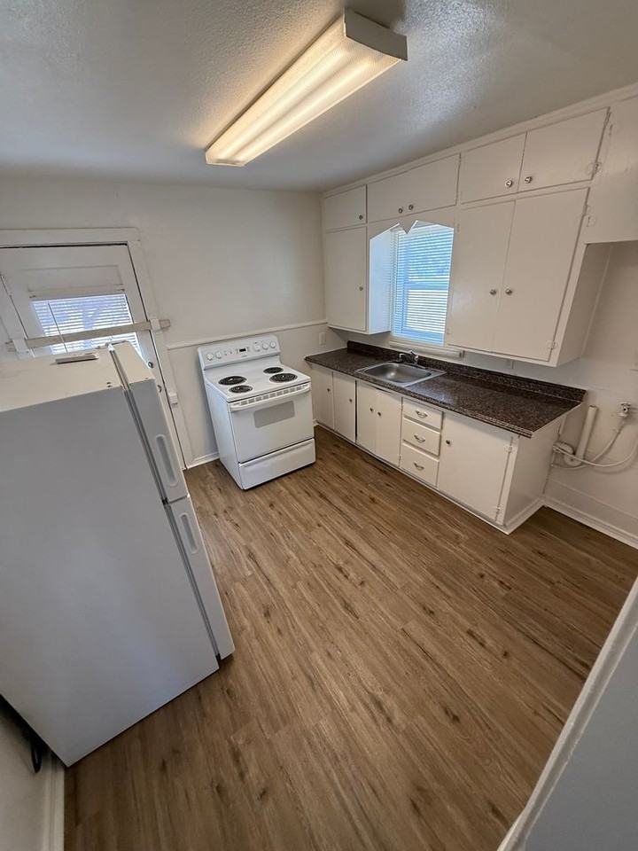 3217 Baylor St - Photo 2 of 11