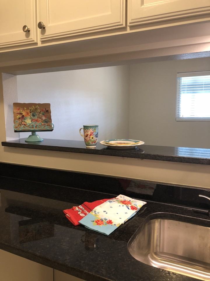 St. Laurent Apartments - Photo 3 of 4