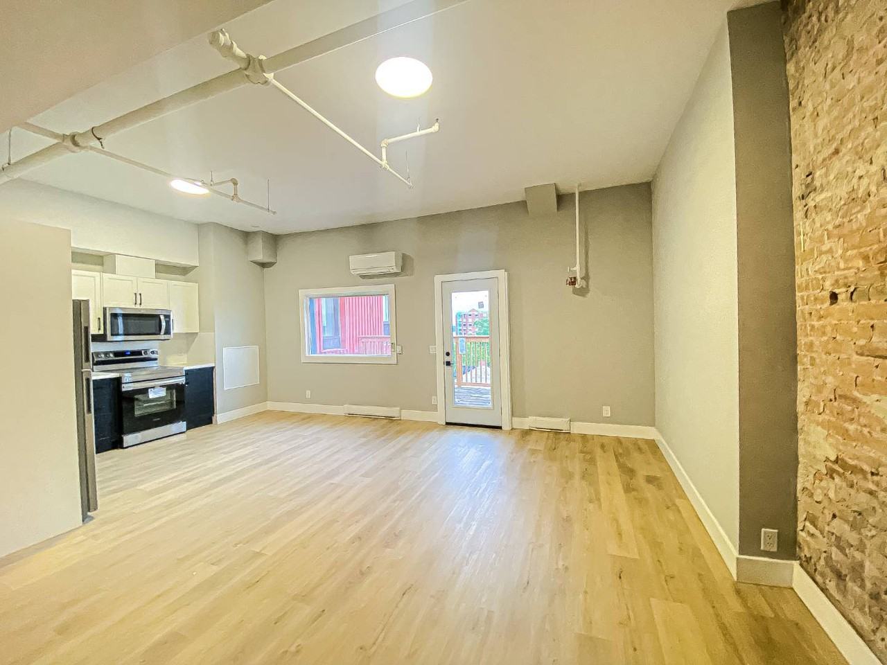 51 King St W #306 - Photo 3 of 20