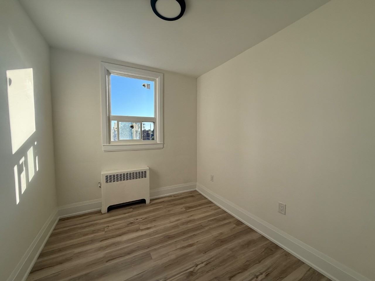 611 Concession Street - Photo 3 of 8