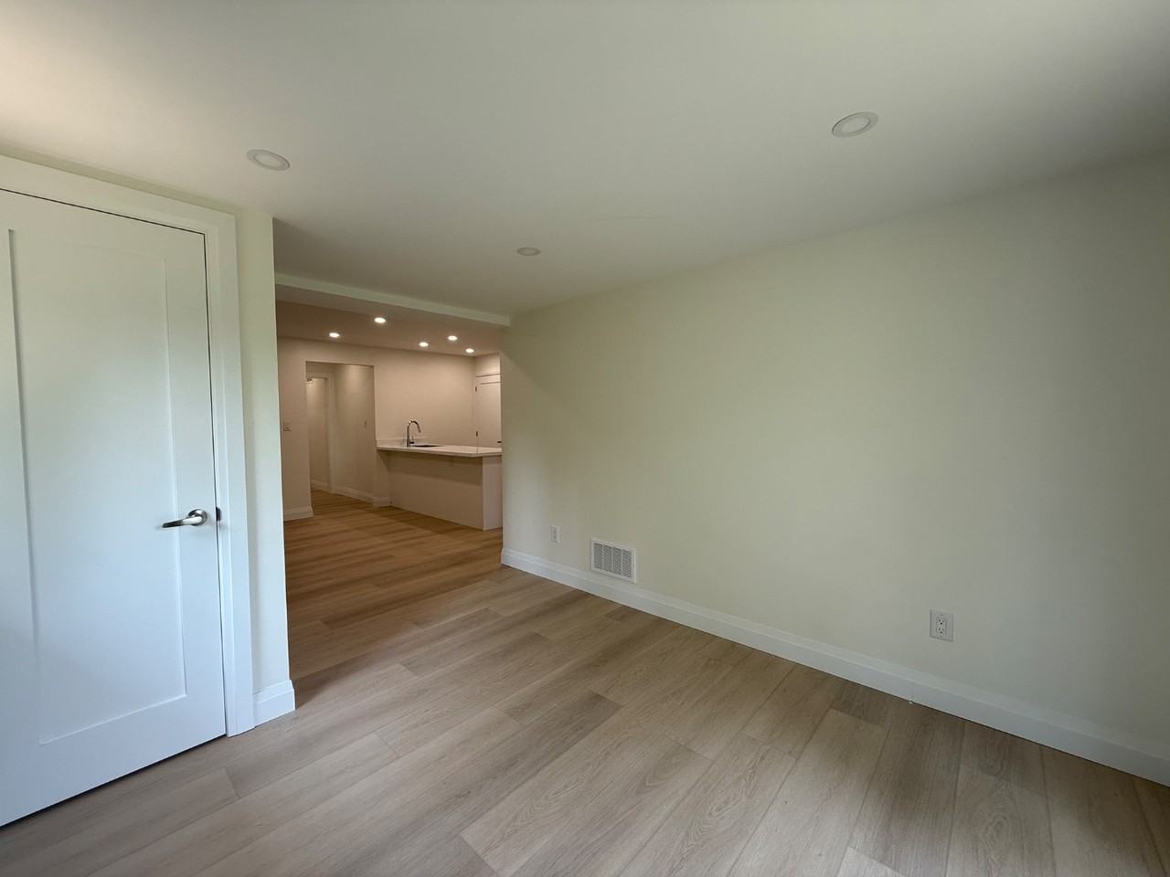 25 Meadowbrook Crescent - Photo 3 of 23