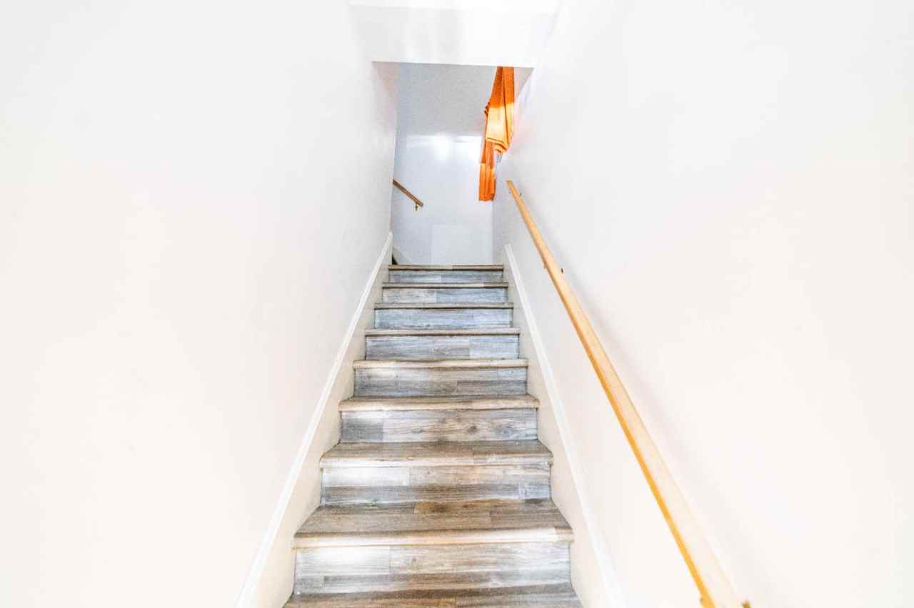 368 Dufferin Street - Photo 2 of 10