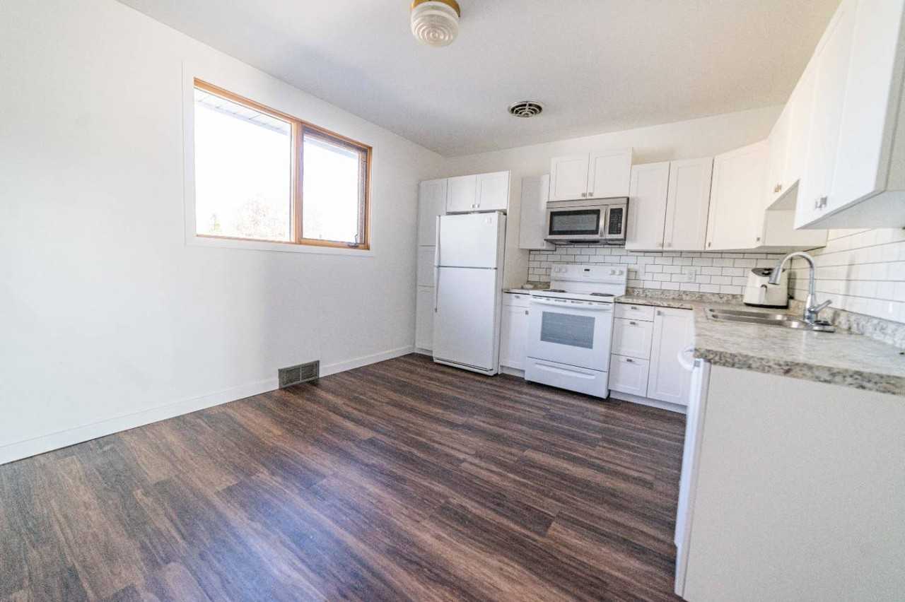 368 Dufferin Street - Photo 4 of 10