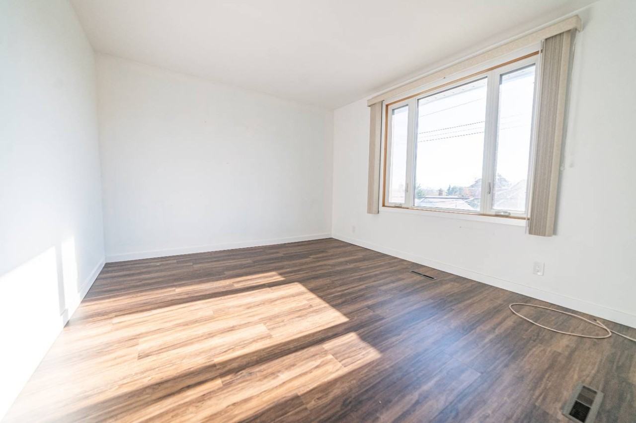 368 Dufferin Street - Photo 7 of 10