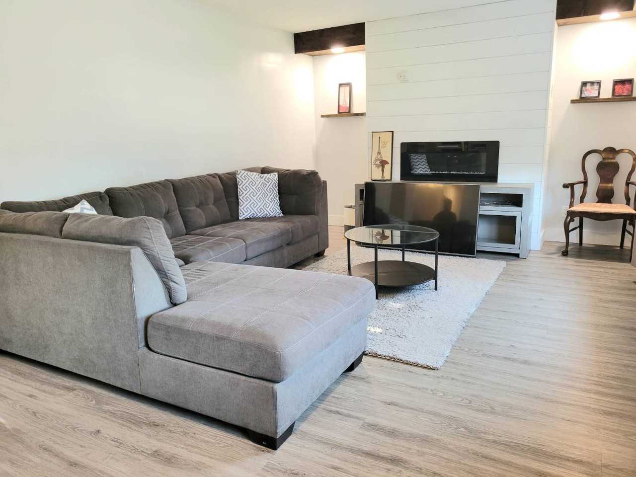 1116 Indian Road North - Photo 3 of 20