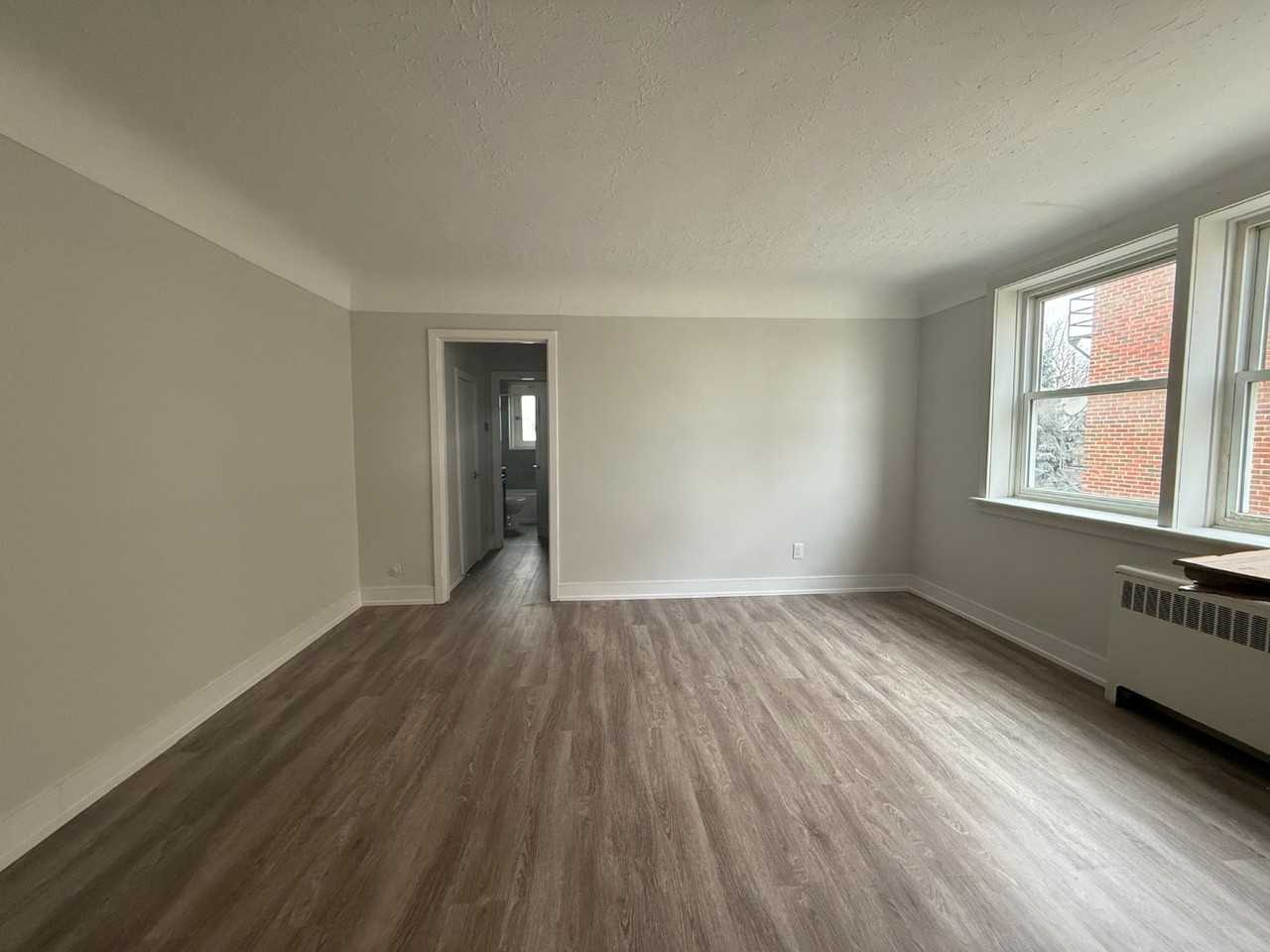 14 Crosthwaite Avenue South #3 - Photo 2 of 9