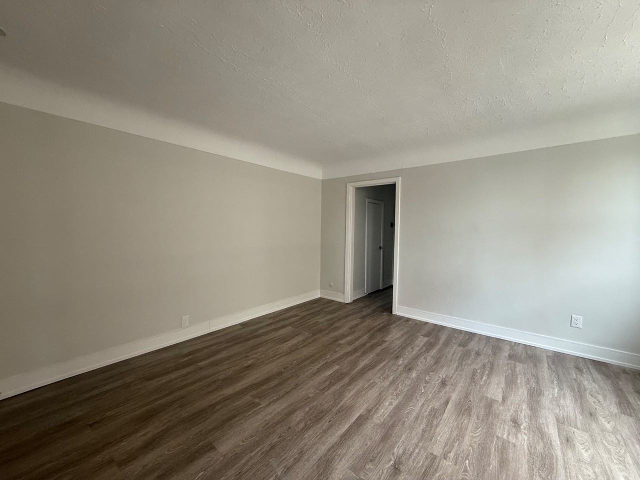 14 Crosthwaite Avenue South #3 - Photo 3 of 9