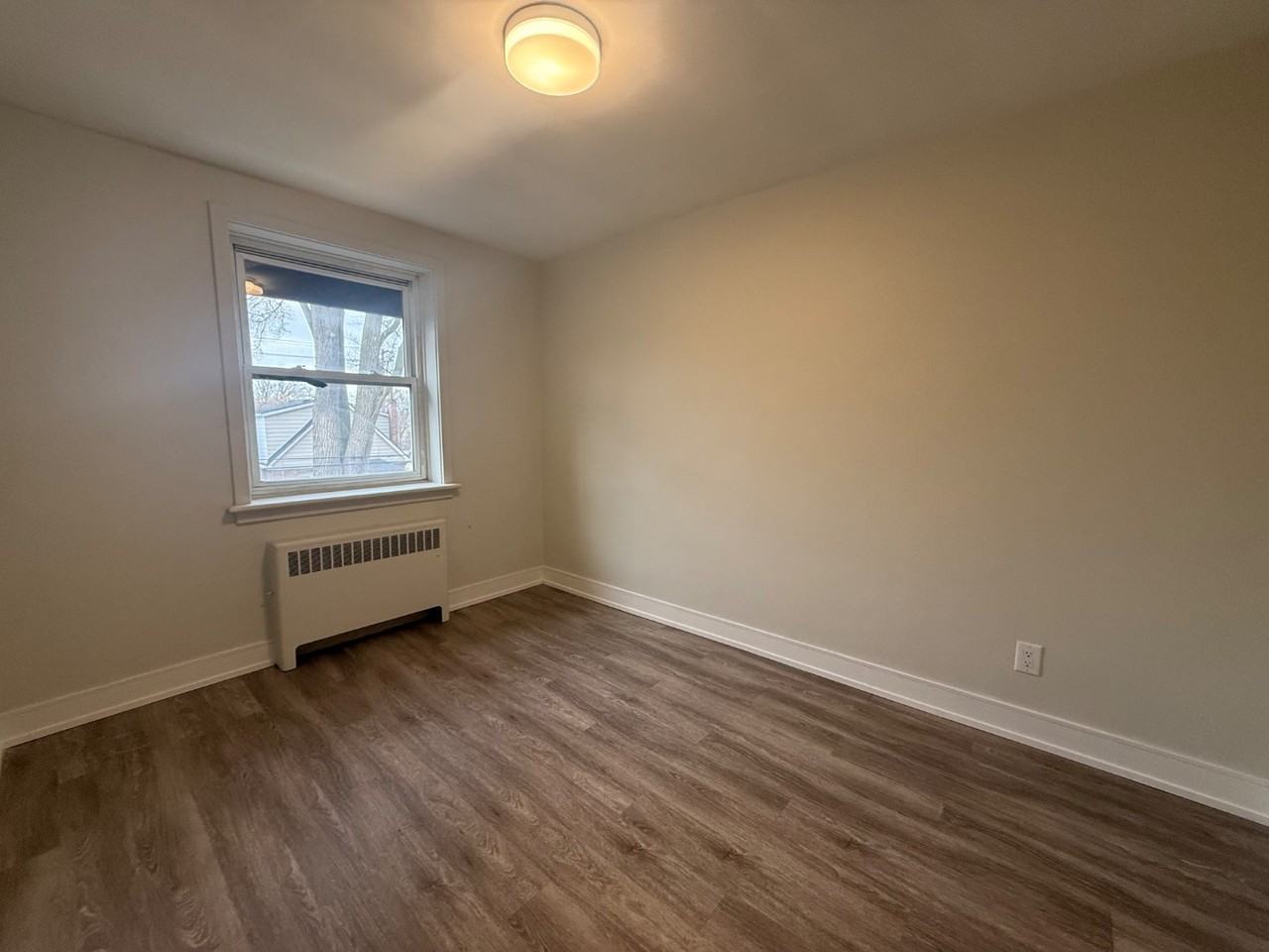 14 Crosthwaite Avenue South #3 - Photo 7 of 9