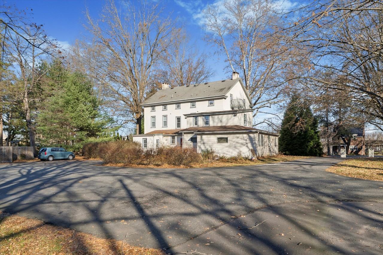 Kenilworth (The Manor) - Photo 3 of 15