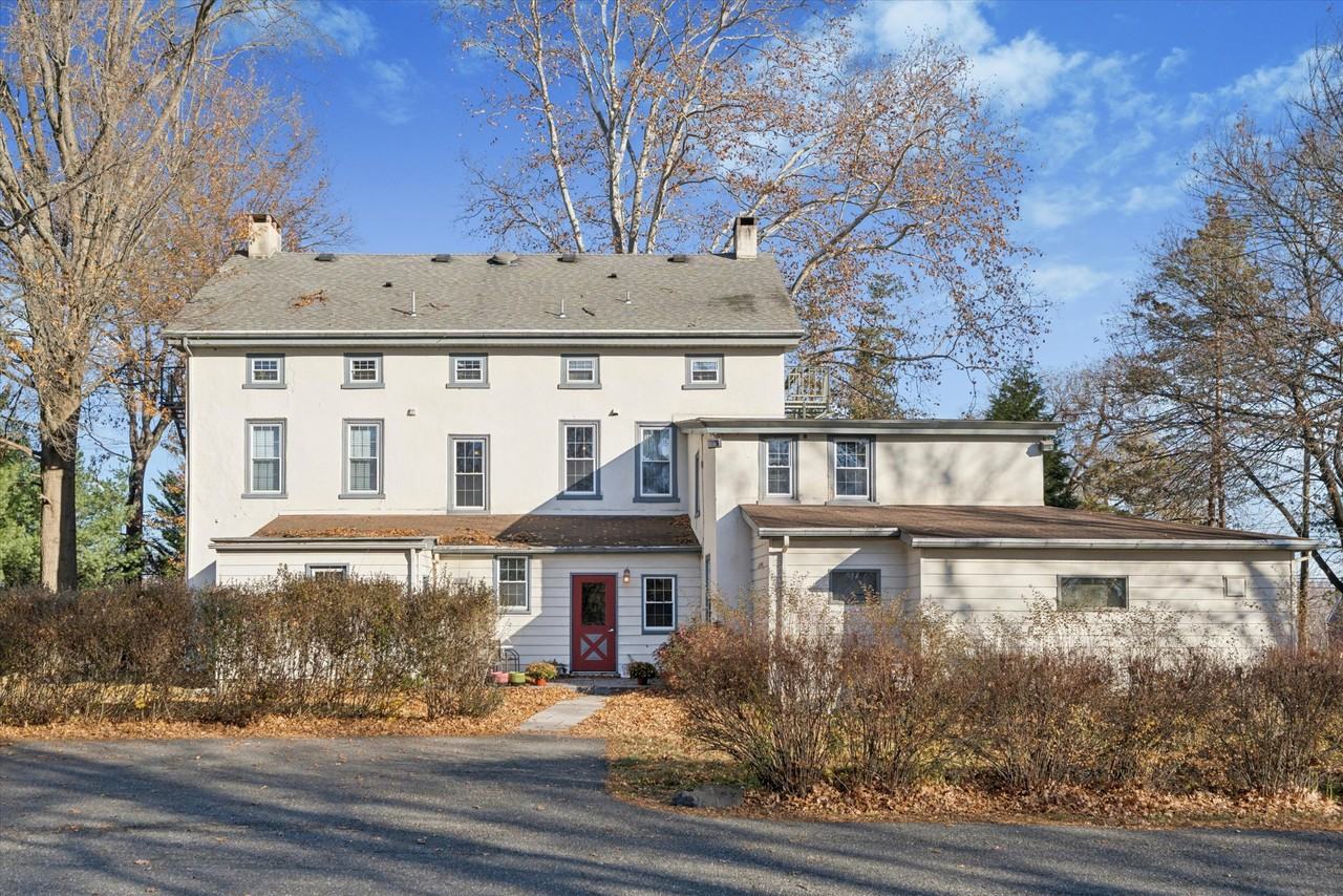 Kenilworth (The Manor) - Photo 4 of 15