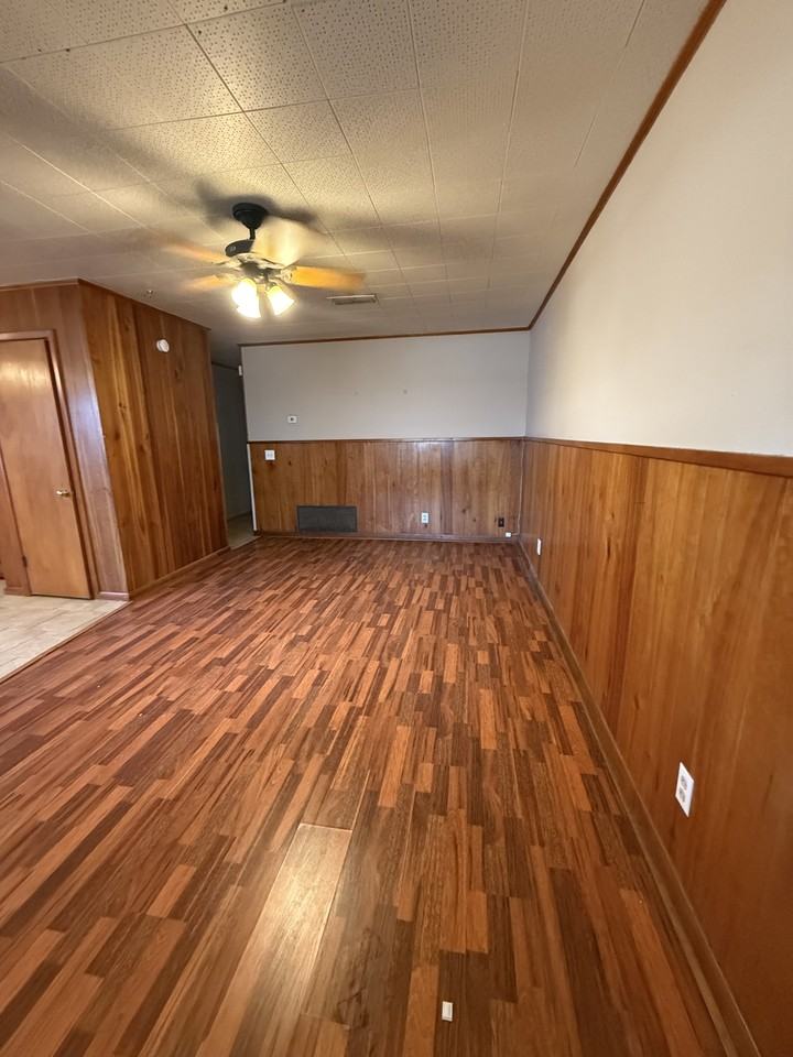 2103 33rd Street - Photo 2 of 6