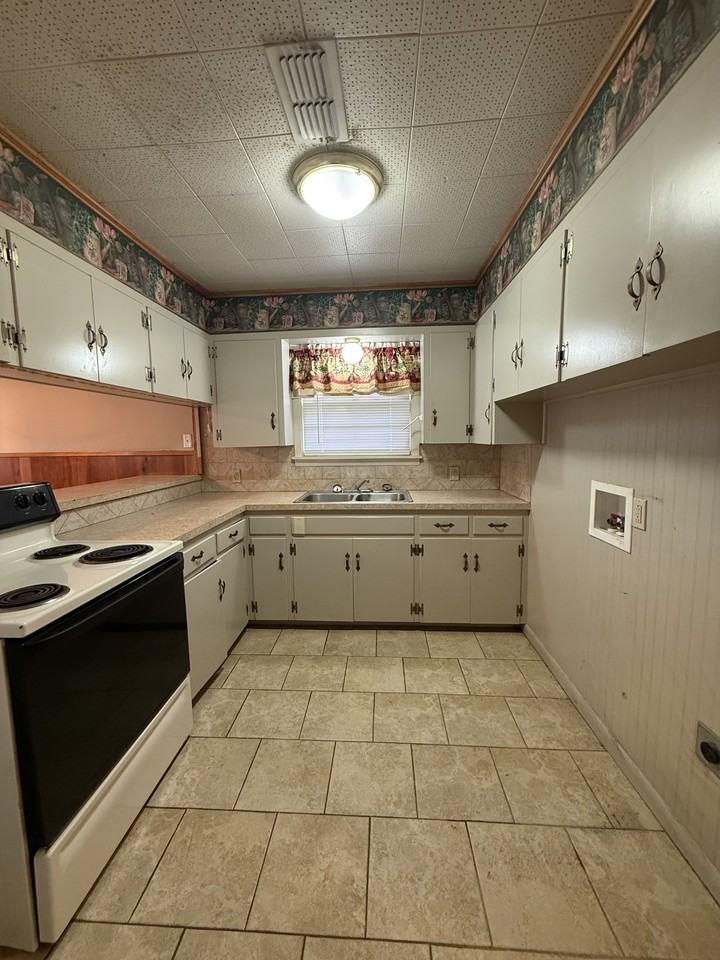 2103 33rd Street - Photo 3 of 6