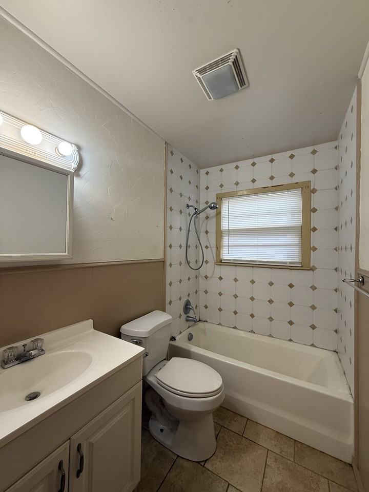 2103 33rd Street - Photo 5 of 6