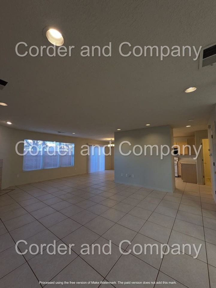 11243 Campo Del Oso Avenue Northeast - Photo 5 of 30