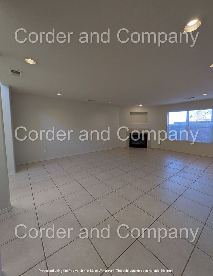 11243 Campo Del Oso Avenue Northeast - Photo 6 of 30