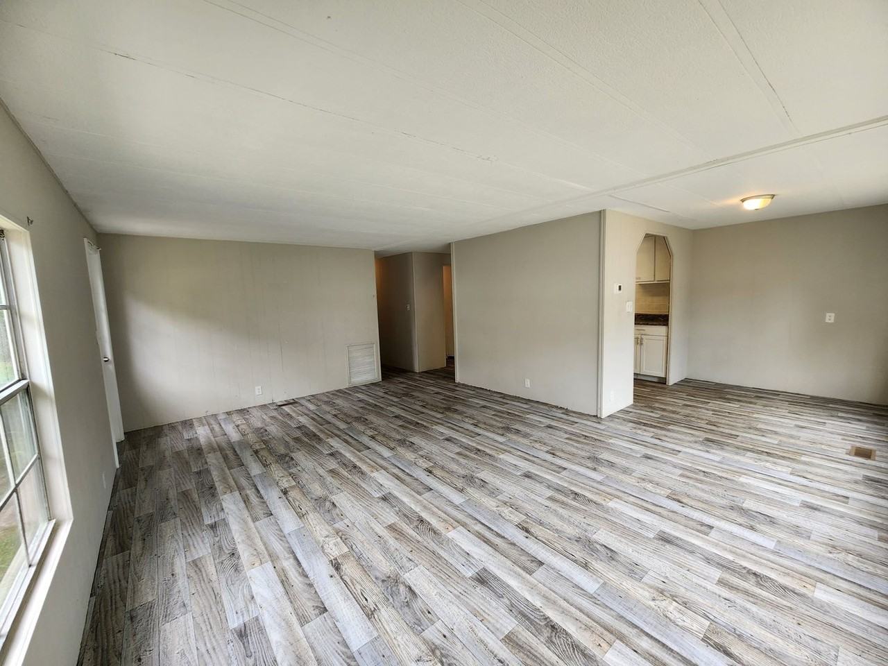 654 Southeast 128th Avenue - Photo 2 of 11