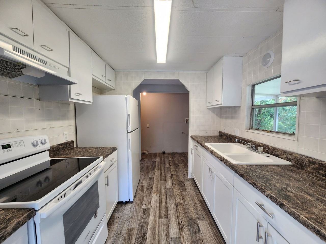 654 Southeast 128th Avenue - Photo 3 of 11