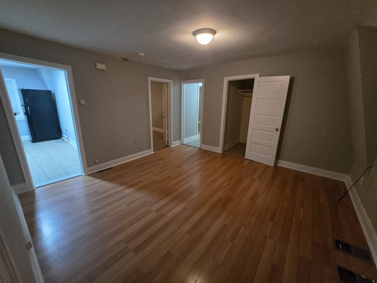 3413 West 10th Street - Photo 2 of 10