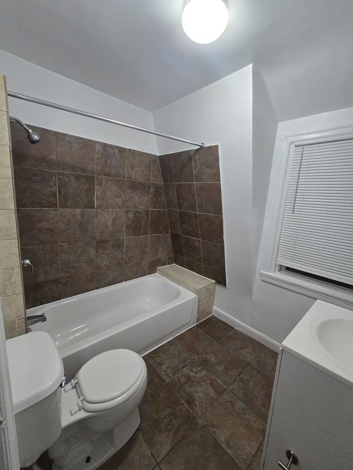 3413 West 10th Street - Photo 4 of 10