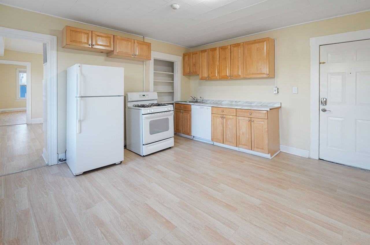 168 Lunenburg St - Photo 2 of 50