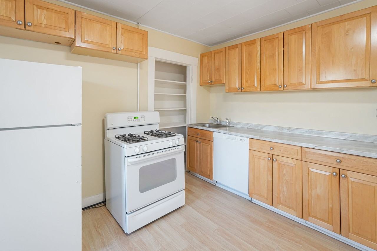 168 Lunenburg St - Photo 3 of 50