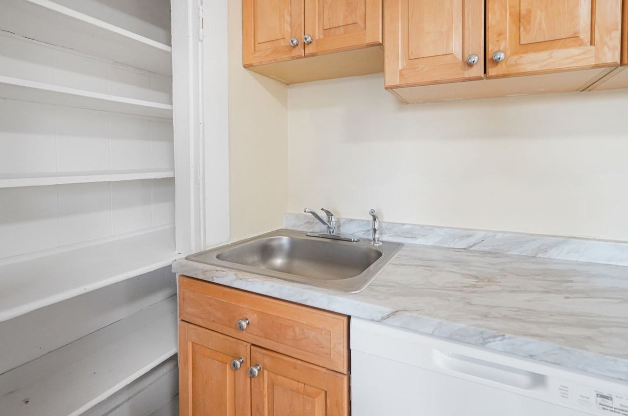 168 Lunenburg St - Photo 7 of 50