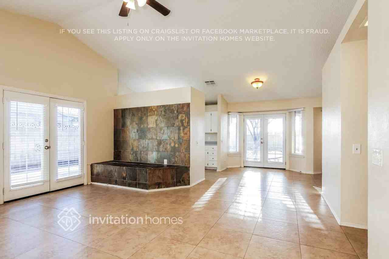 3317 W Potter Dr - Photo 4 of 17